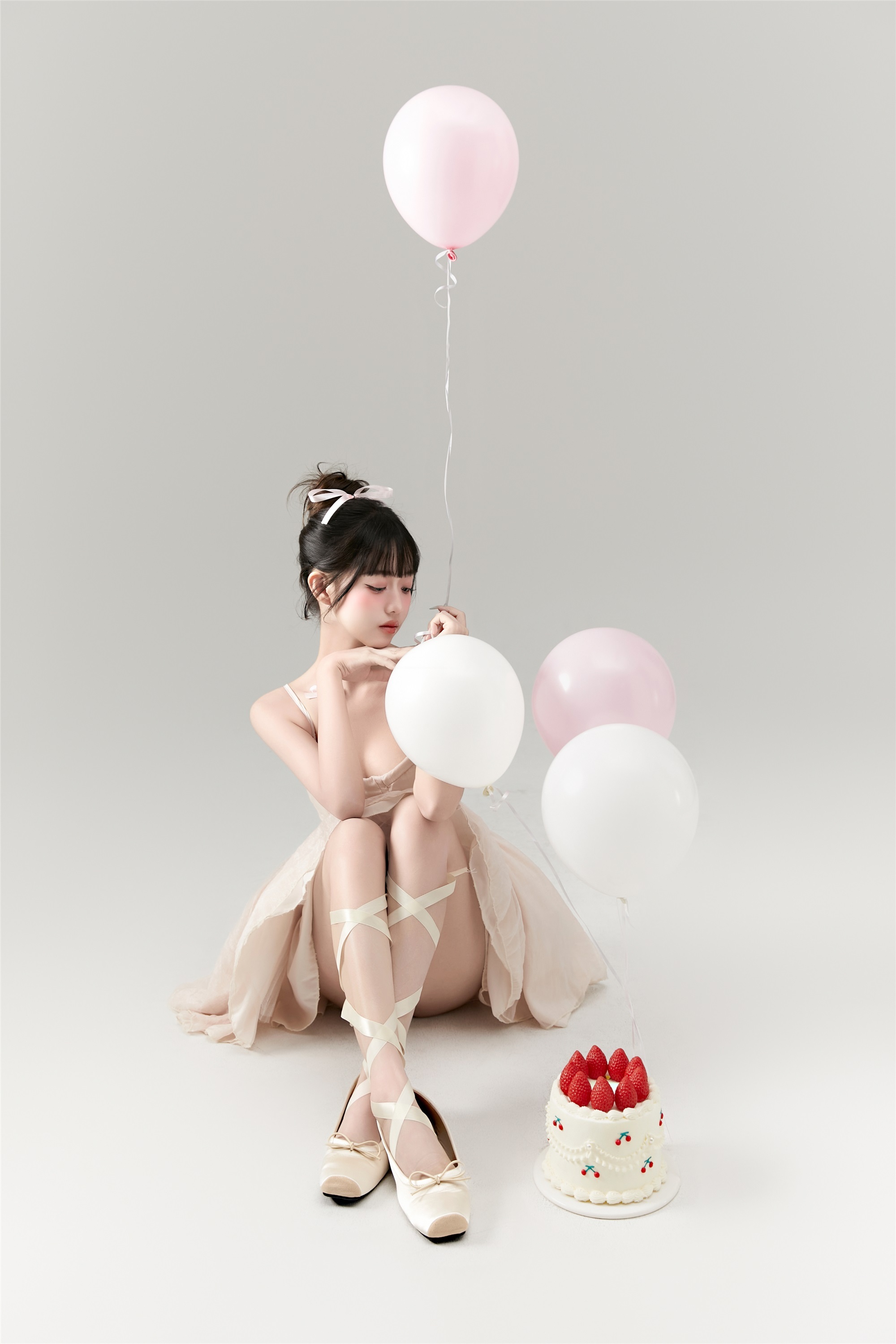 YITUYU艺图语 2025.01.01 芭蕾少女生日写真 菠萝包